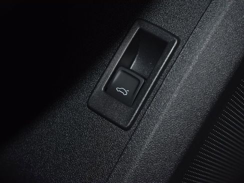 Certified 2025 Audi Q5 2.0T Premium w/ Convenience Package image 6