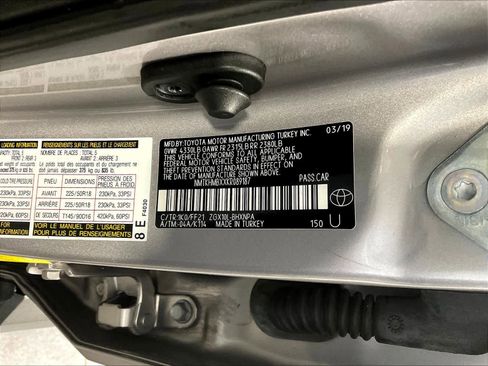 Used 2019 Toyota C-HR XLE image 32