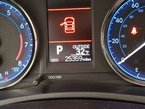 Used 2017 Toyota Corolla LE image 13