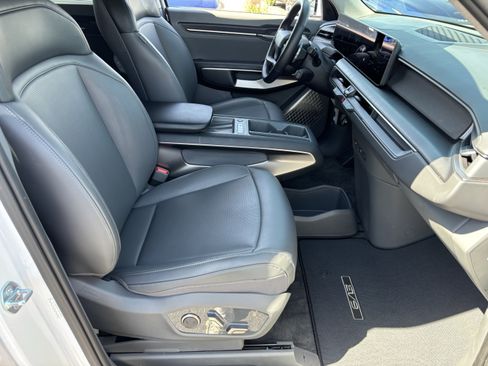 Certified 2026 Kia EV9 Light RWD image 9