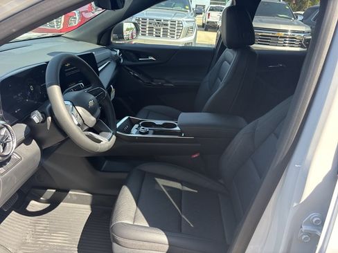 New 2027 Chevrolet Equinox LT w/ Convenience Package II FWD image 14