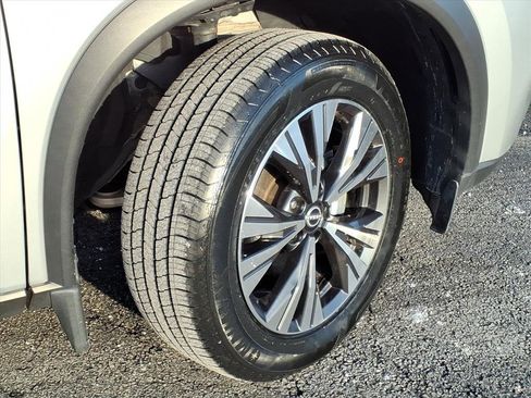 Used 2023 Nissan Rogue SV image 4