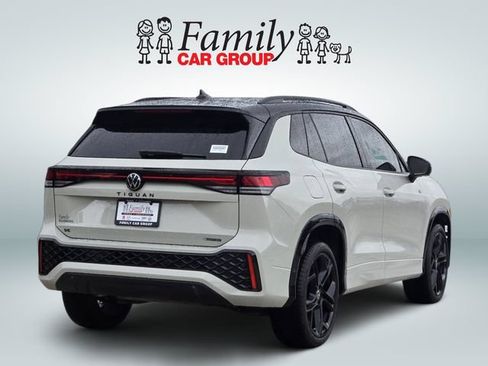 Used 2025 Volkswagen Tiguan SE R-Line AWD/4WD image 4