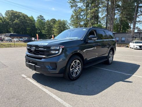 Used 2025 Ford Expedition Active RWD image 2