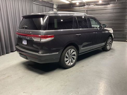 Used 2024 Lincoln Navigator Reserve AWD/4WD image 7