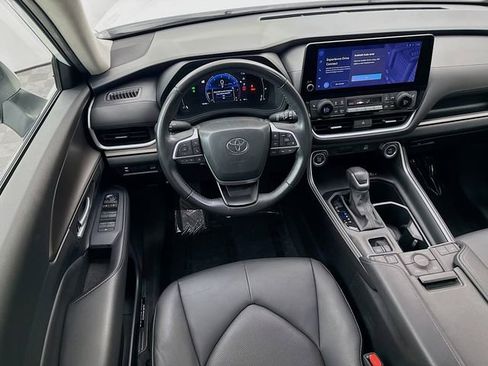 Used 2024 Toyota Grand Highlander XLE image 22