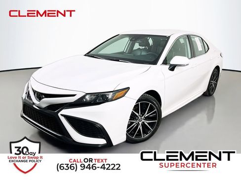 Used 2022 Toyota Camry SE FWD image 1