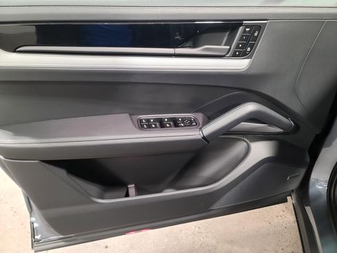 New 2026 Porsche Cayenne Coupe image 13