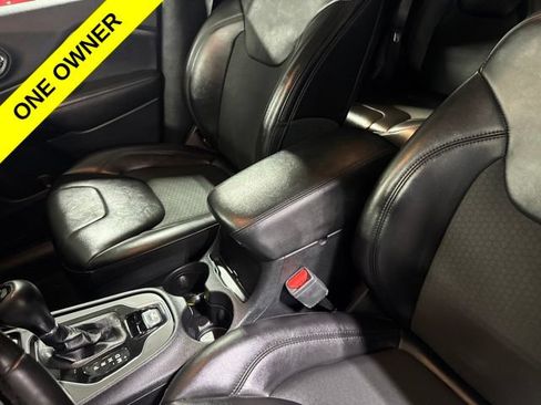 Used 2019 Jeep Cherokee Latitude Plus AWD/4WD image 21