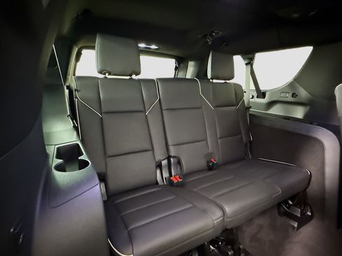 Used 2025 Cadillac Escalade ESV Premium Luxury image 29