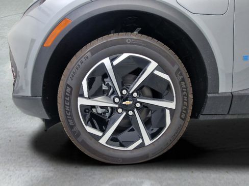 New 2026 Chevrolet Equinox EV LT image 33