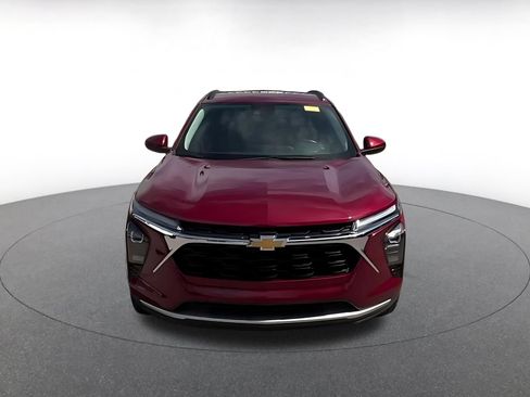 Used 2025 Chevrolet Trax LT w/ LT Convenience Package FWD image 4