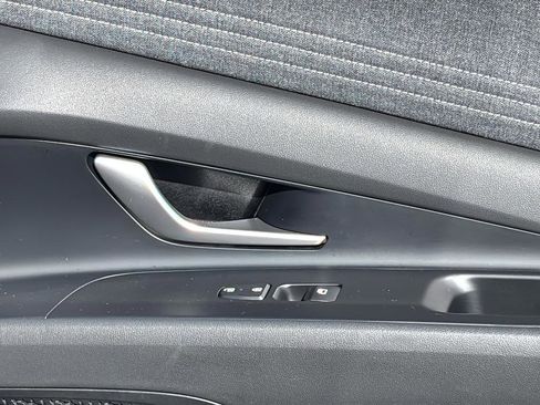 Certified 2025 Hyundai Elantra Limited image 39