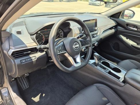 Used 2024 Nissan Altima 2.5 SV FWD image 10