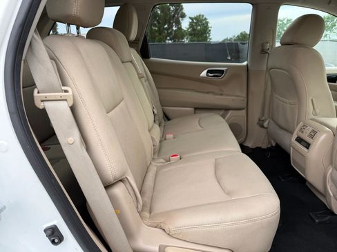 Used 2017 Nissan Pathfinder SV AWD/4WD image 20