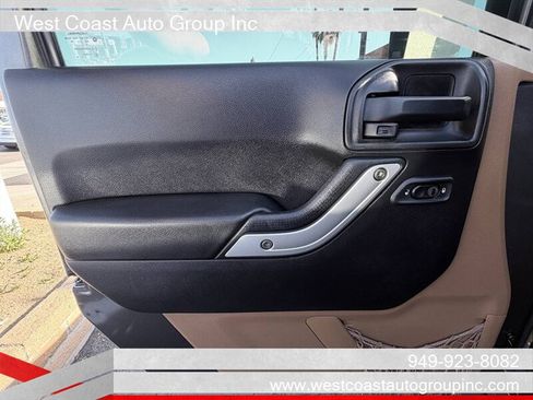 Used 2014 Jeep Wrangler Unlimited Sahara w/ Connectivity Group image 17