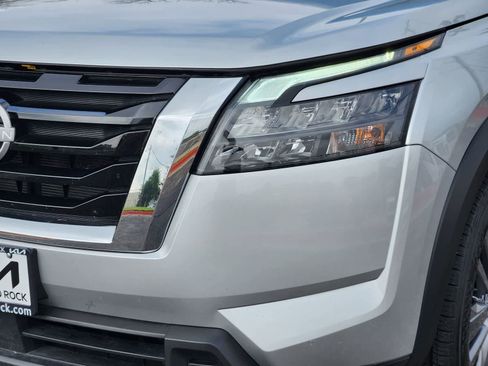 Used 2025 Nissan Pathfinder SV AWD/4WD image 7