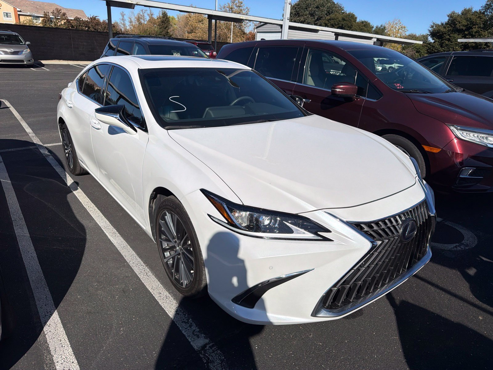 Used 2022 Lexus ES 300h w/ Premium Package FWD image 2