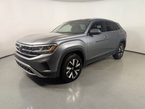 Used 2022 Volkswagen Atlas Cross Sport SE image 3