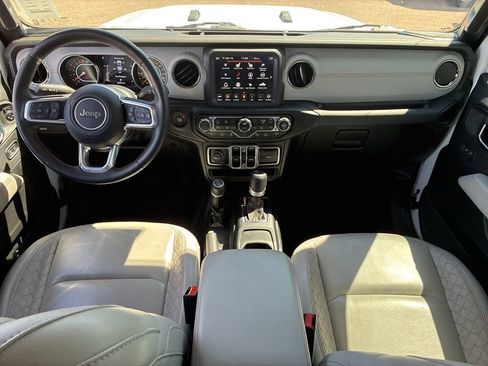 Used 2022 Jeep Gladiator Overland AWD/4WD image 13