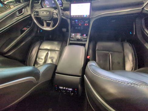 Used 2022 Jeep Grand Cherokee Overland w/ Luxury Tech Group IV image 29