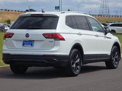 Used 2023 Volkswagen Tiguan SE AWD/4WD image 3