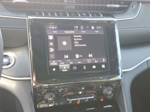 New 2025 Jeep Grand Cherokee L Altitude image 23