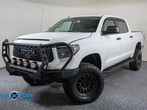 Used 2017 Toyota Tundra SR5 w/ SR5 Upgrade Package AWD/4WD image 3