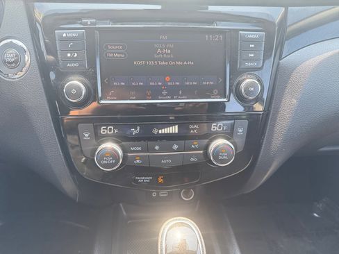 Used 2022 Nissan Rogue Sport SV image 14