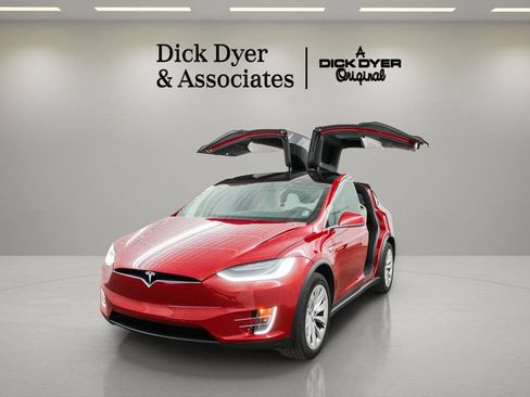 Used 2018 Tesla Model X 75D AWD/4WD image 16
