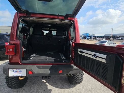 Used 2021 Jeep Wrangler Unlimited Rubicon w/ Dual Top Group AWD/4WD image 30