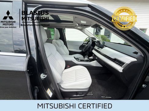 Used 2025 Mitsubishi Outlander AWD image 42