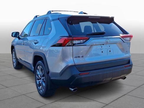 Used 2023 Toyota RAV4 XLE Premium image 5