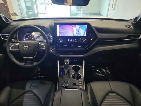 Used 2023 Toyota Highlander XSE AWD/4WD image 10