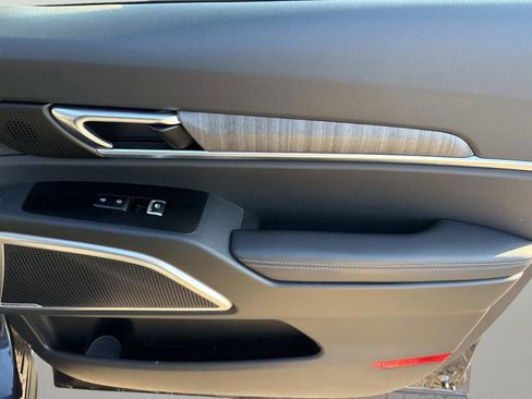 Used 2025 Kia Telluride EX w/ EX Captain's Chair Package image 17