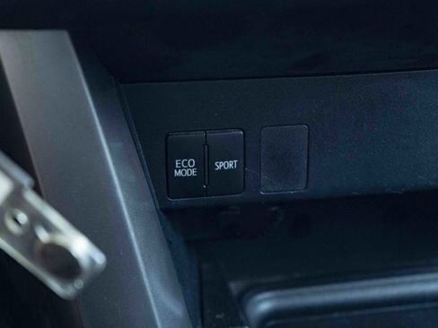 Used 2016 Toyota RAV4 LE FWD image 32