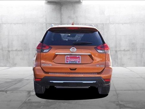 Used 2018 Nissan Rogue SL w/ Premium Package image 6