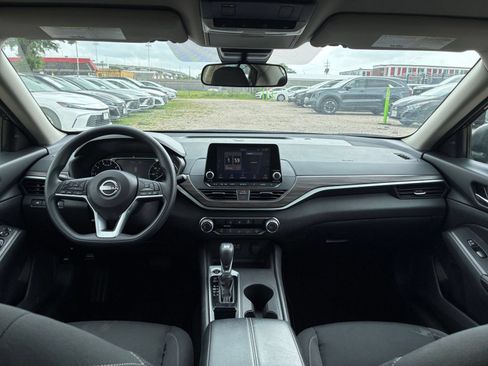 Used 2025 Nissan Altima 2.5 SV FWD image 27