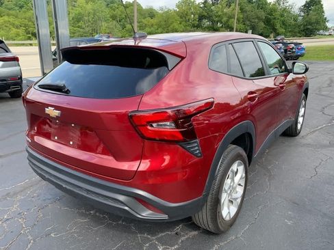 Certified 2024 Chevrolet Trax LS w/ LS Convenience Package FWD image 5