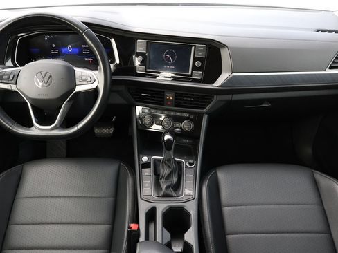 Used 2024 Volkswagen Jetta SE FWD image 2