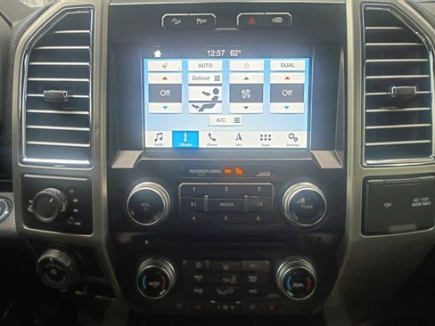 Used 2016 Ford F150 Platinum w/ Equipment Group 701A Luxury AWD/4WD image 4