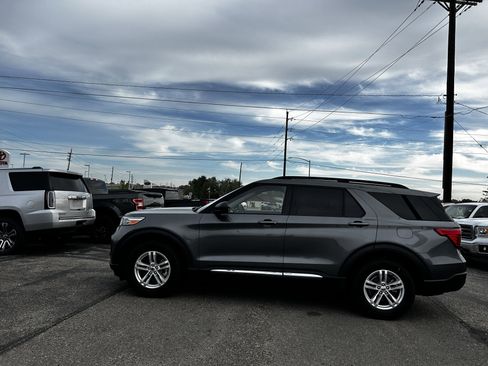 Used 2022 Ford Explorer XLT w/ Equipment Group 202A AWD/4WD image 3