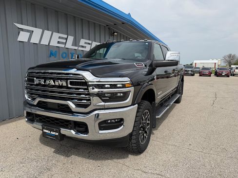 Used 2025 RAM 2500 Limited w/ Cold Weather Group AWD/4WD image 2
