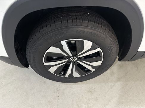 New 2026 Volkswagen Atlas SE image 11