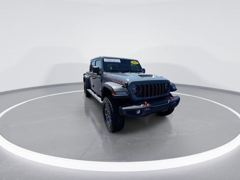 Used 2025 Jeep Gladiator Mojave w/ Convenience Group AWD/4WD image 2