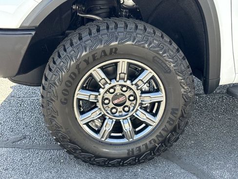 New 2026 GMC Sierra 1500 AT4X w/ LPO, Black Badging Package AWD/4WD image 16