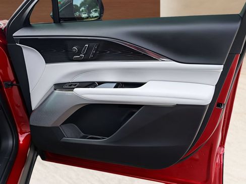 Certified 2024 Cadillac Lyriq Luxury RWD image 25