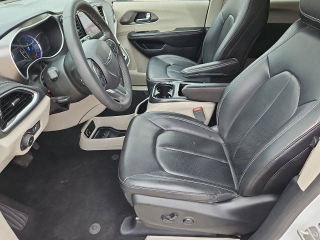 Used 2023 Chrysler Pacifica Touring-L FWD image 18