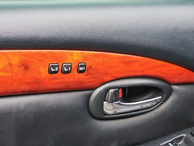 Used 2004 Lexus SC 430 Convertible RWD image 24