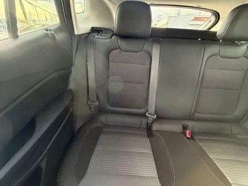 Used 2025 Chevrolet Trax LT image 37